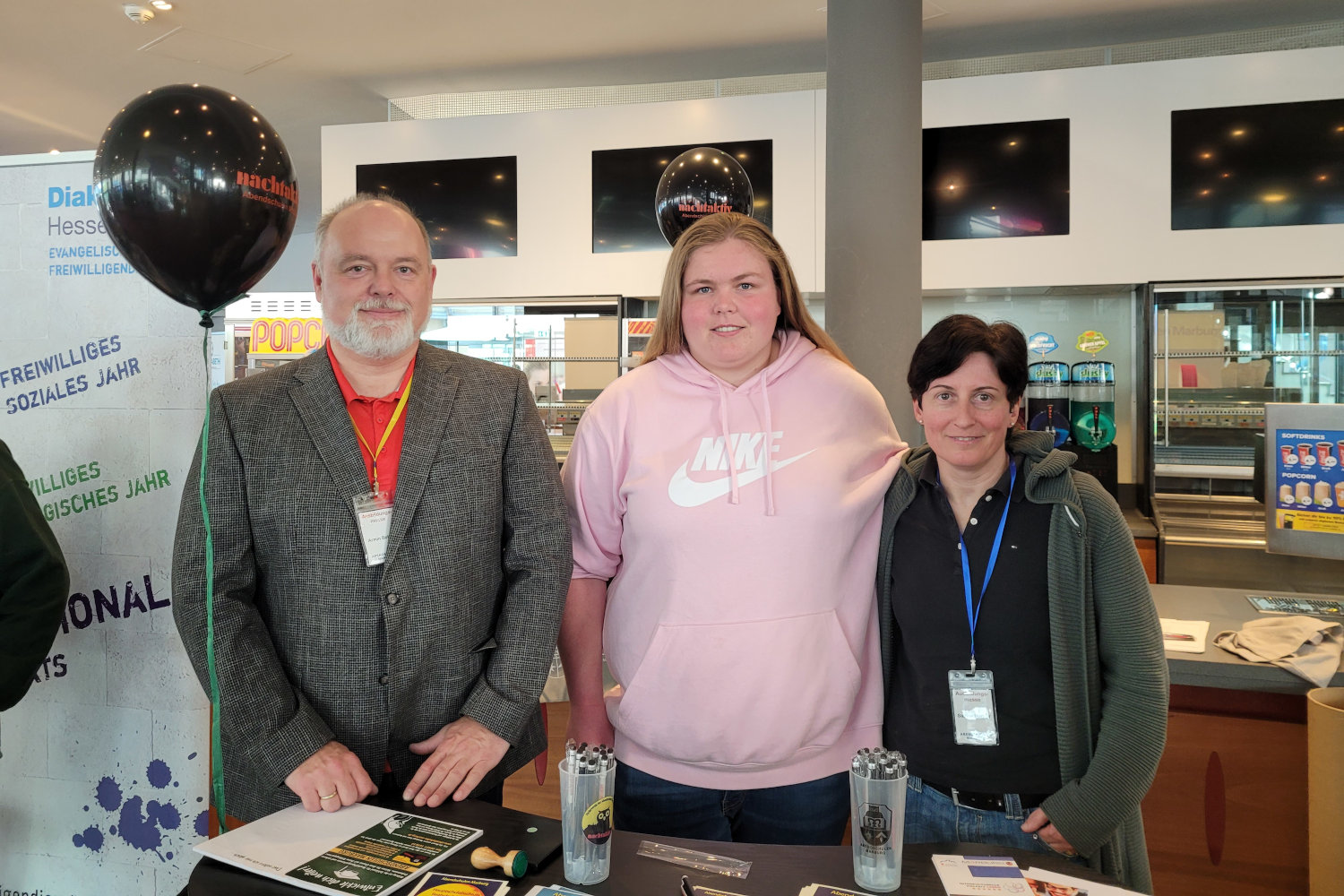 Die Abendschulen Marburg präsentieren ihr schulisches Bildungsangebot während der dreitägigen Ausbildungsmesse im Cineplex